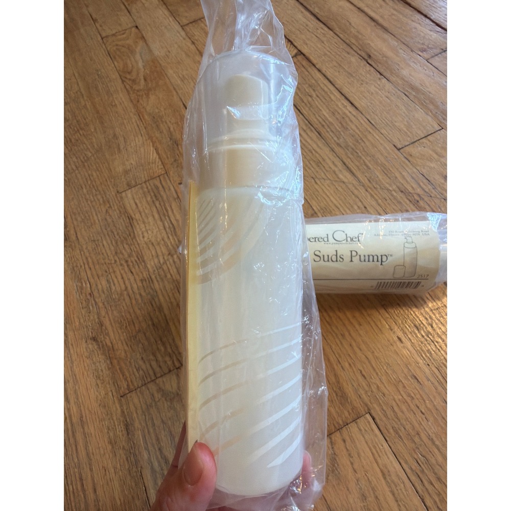 Pampered Chef The Suds Pump Foaming Soap Dispenser Set of 2 White 2517 - Picture 2 of 4